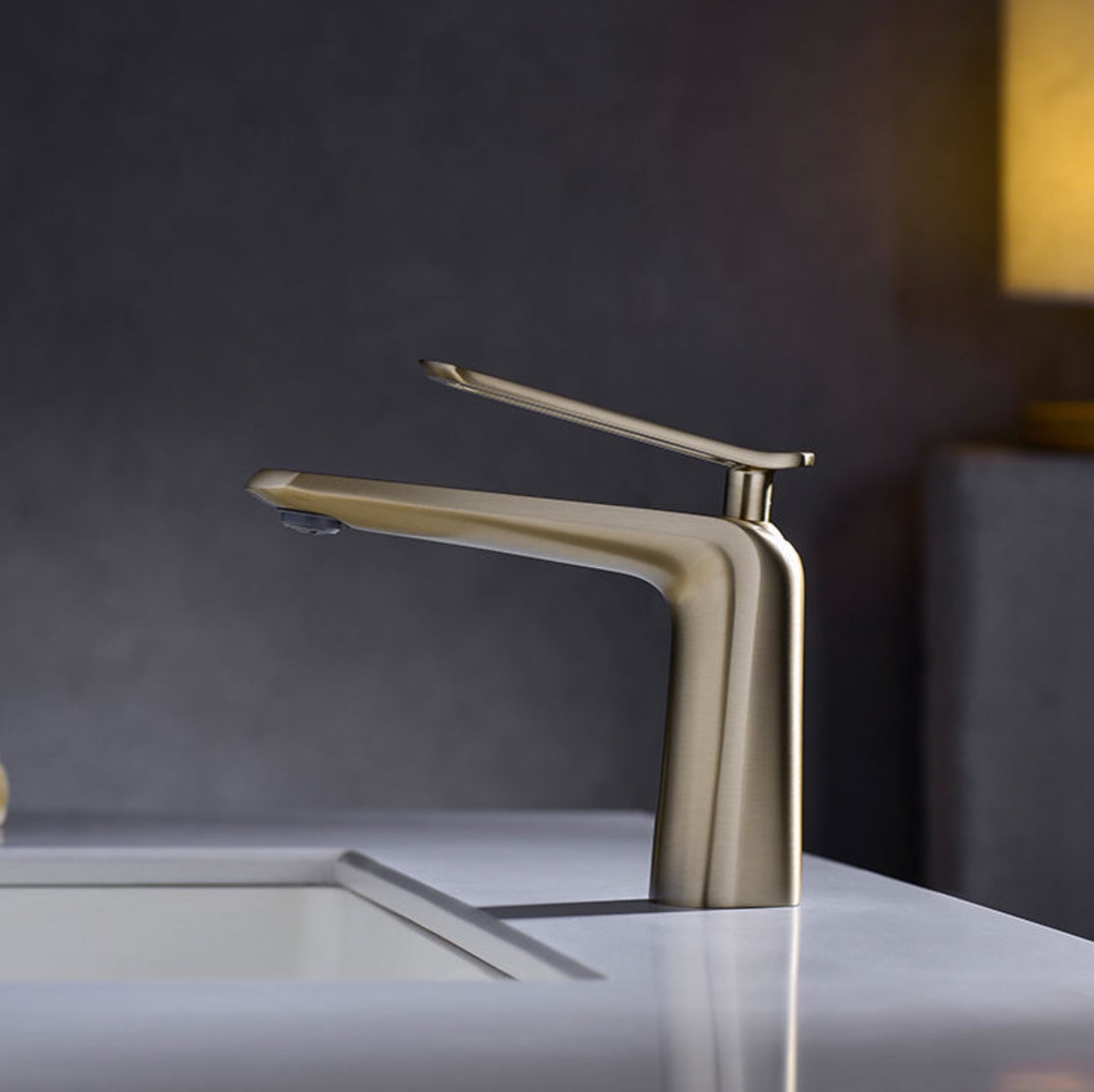 hudor-scamandre-robinet-lavabo-or-bross-laiton image 2