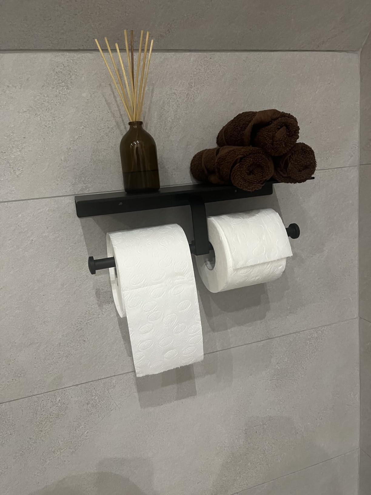 Solide au mur