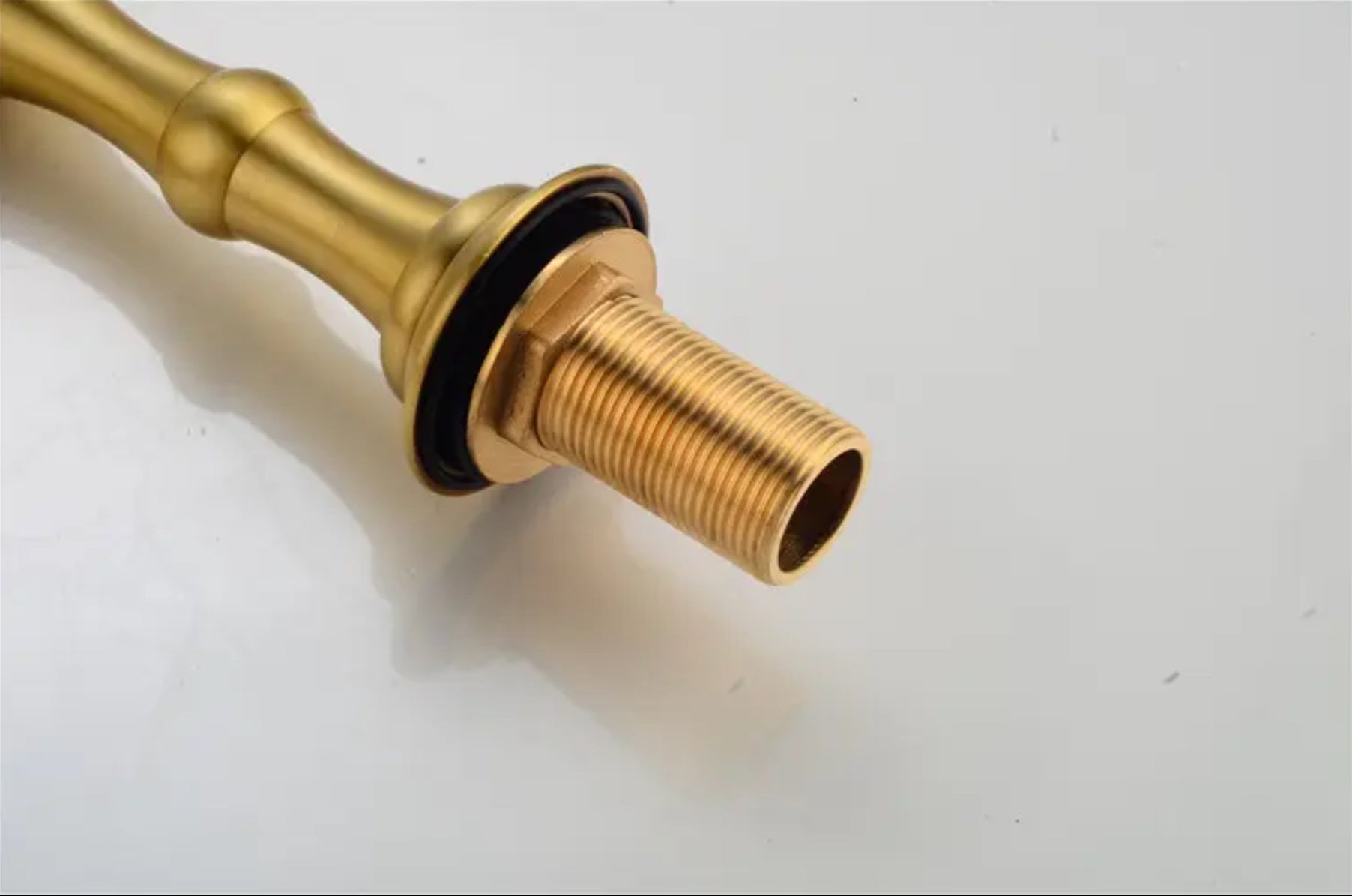 hudor-scamandre-robinet-lavabo-dor-bross-laiton image 5