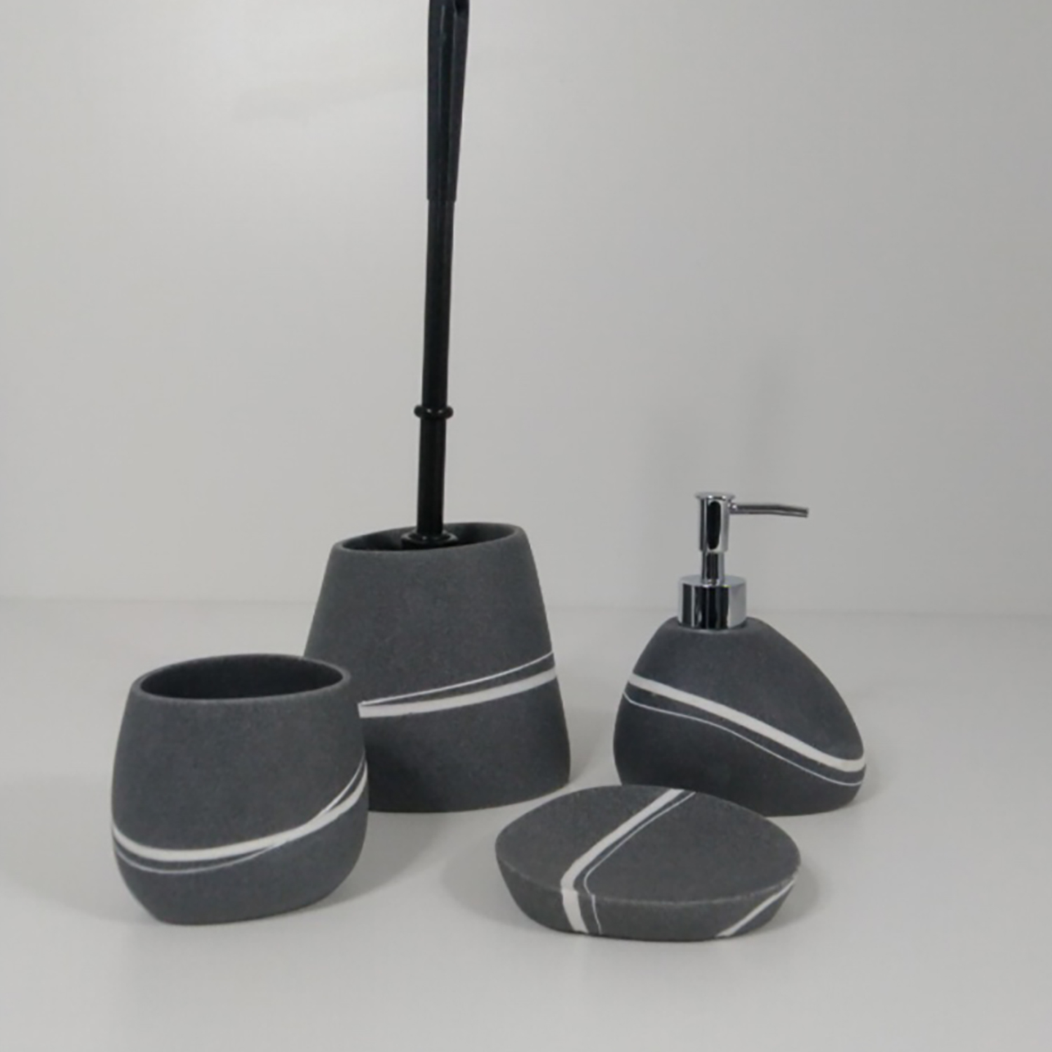 gedy-yvonne-brosse-wc-gris-poser image 3
