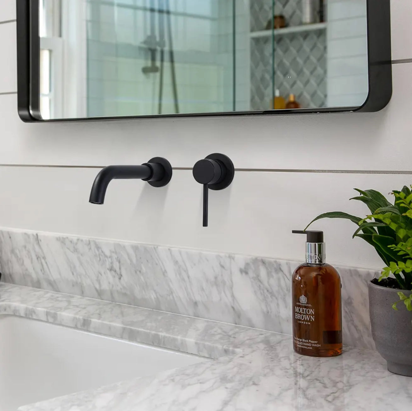hudor-c-phise-022b-robinet-lavabo-mural-noir-mat image 3