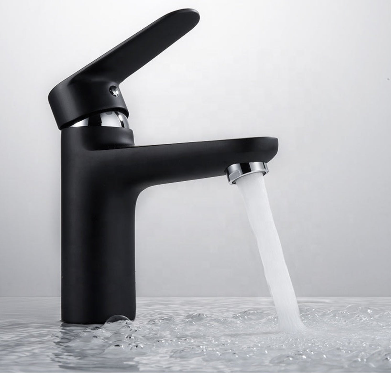 hudor-c-phise-robinet-lavabo-noir-mat-sur-plage image 2